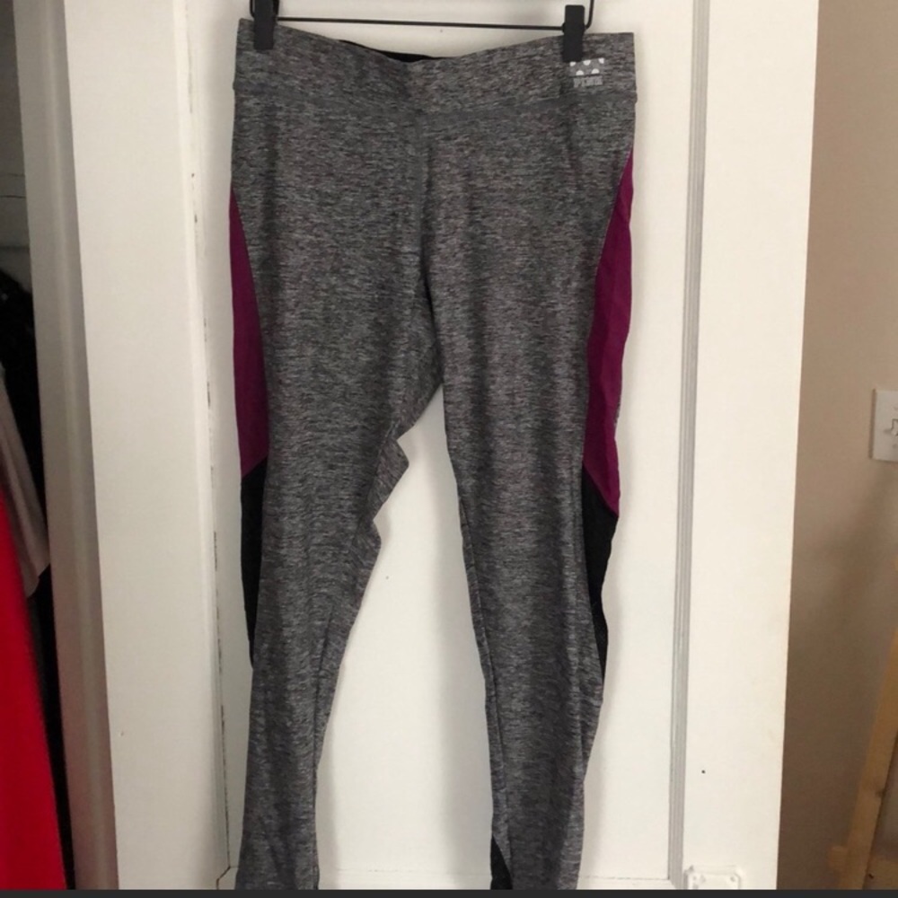 Victoria’s Secret Pink leggings